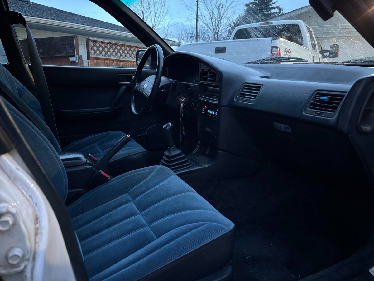 Subaru-legacy-1991-white-1