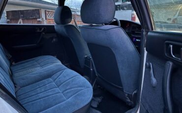 Subaru-legacy-1991-white