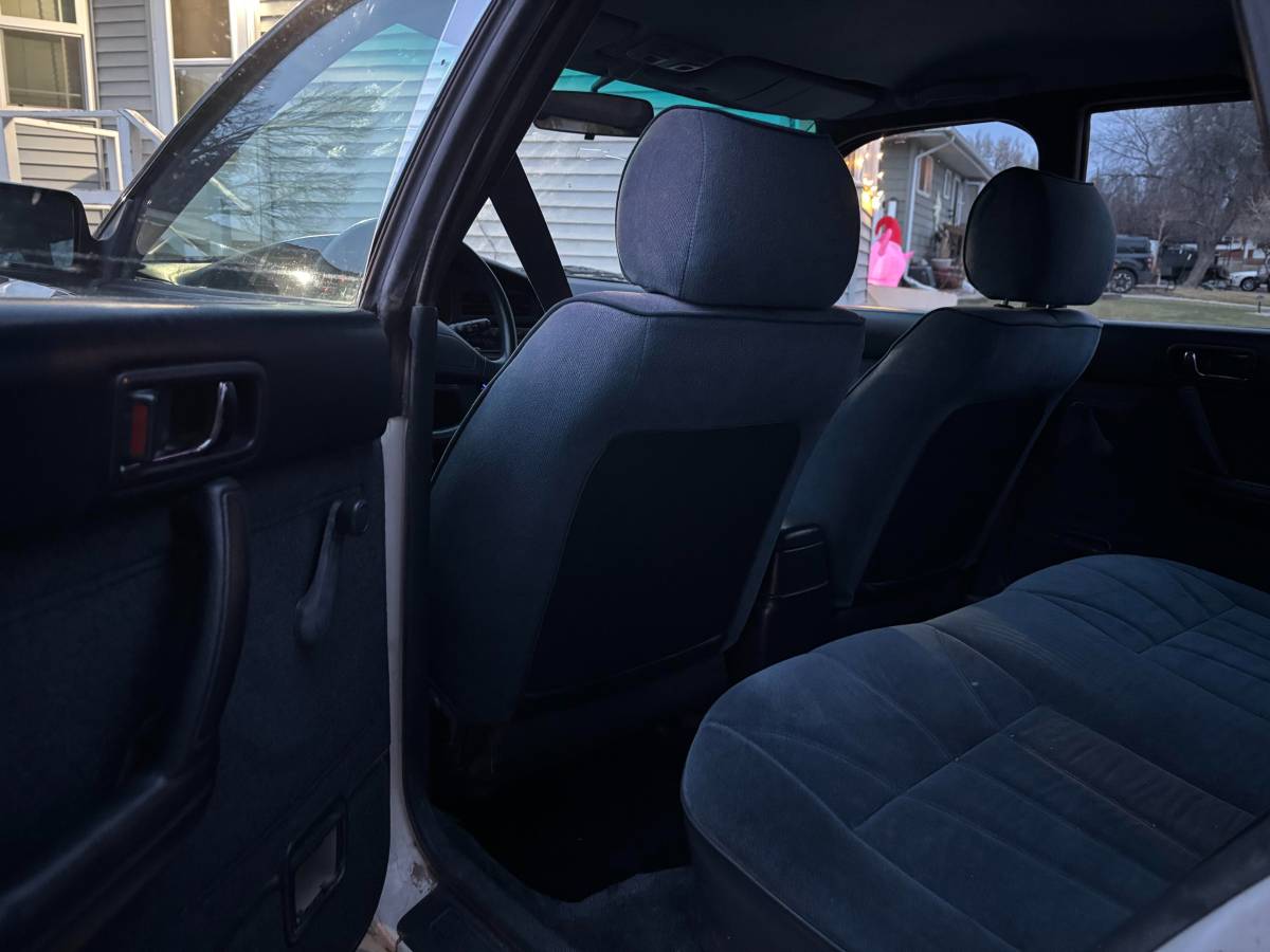 Subaru-legacy-1991-white-7