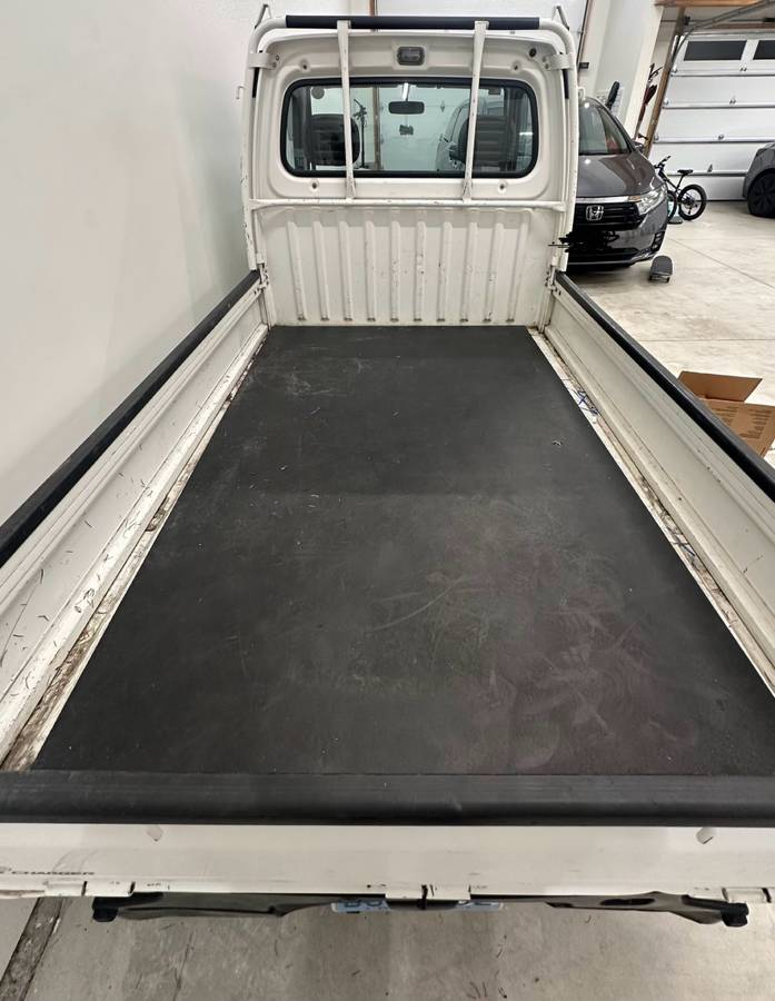 Subaru-sambar-1996-white-1