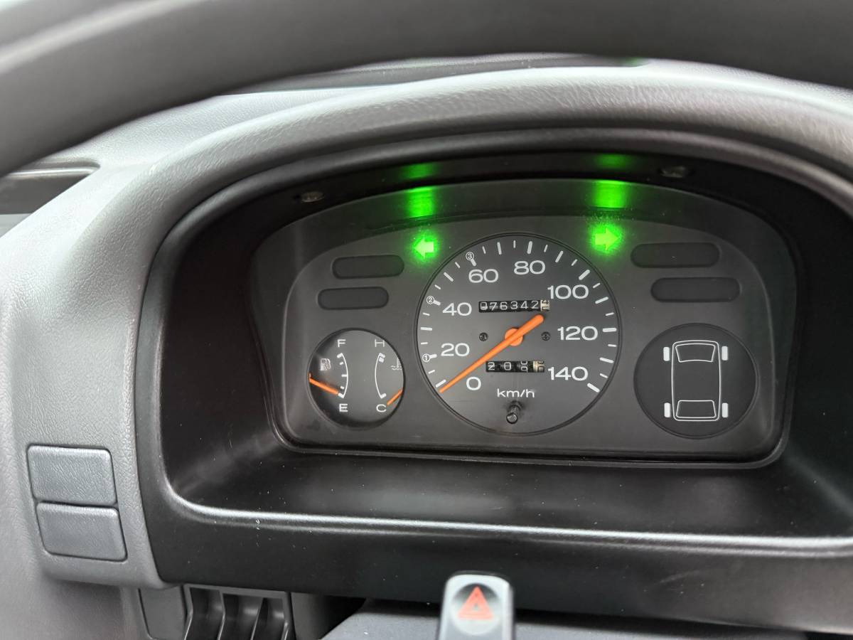 Subaru-sambar-1996-white-5