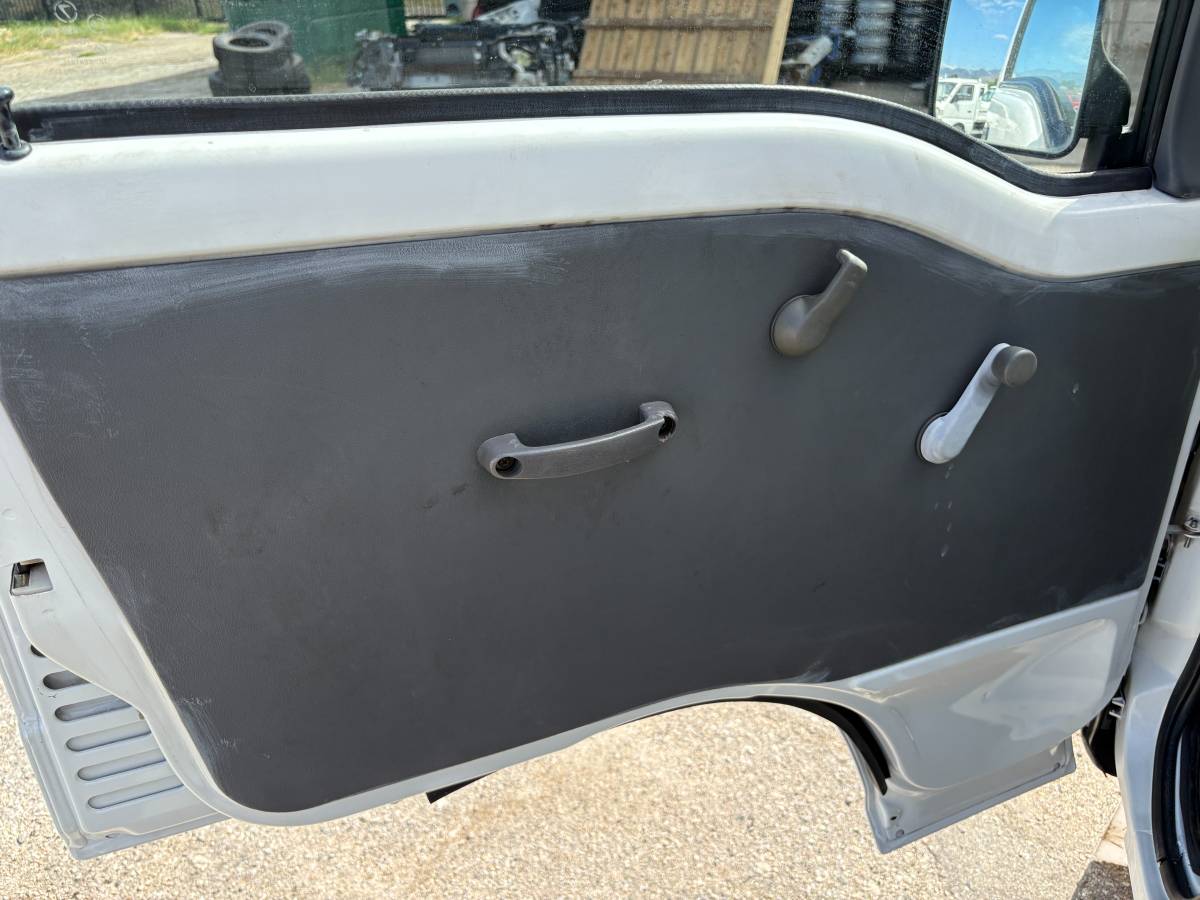 Subaru-sambar-1998-white-16