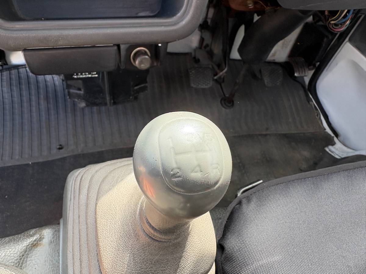 Subaru-sambar-1998-white-18