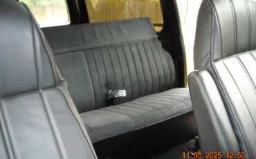 Suburban-4x4-1985-10