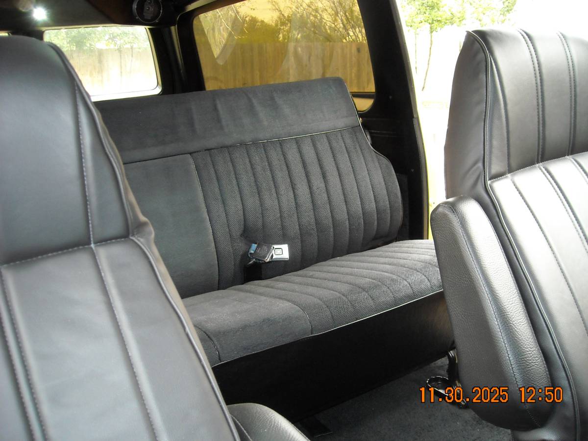 Suburban-4x4-1985-10