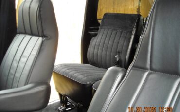 Suburban-4x4-1985-11