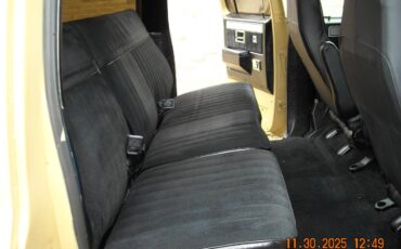 Suburban-4x4-1985-13