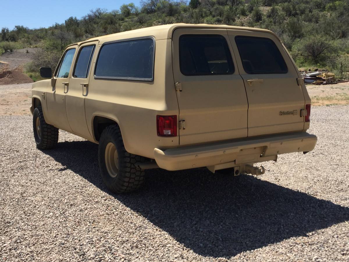 Suburban-4x4-1985-15