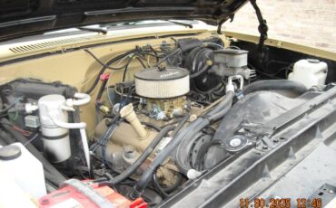 Suburban-4x4-1985-16