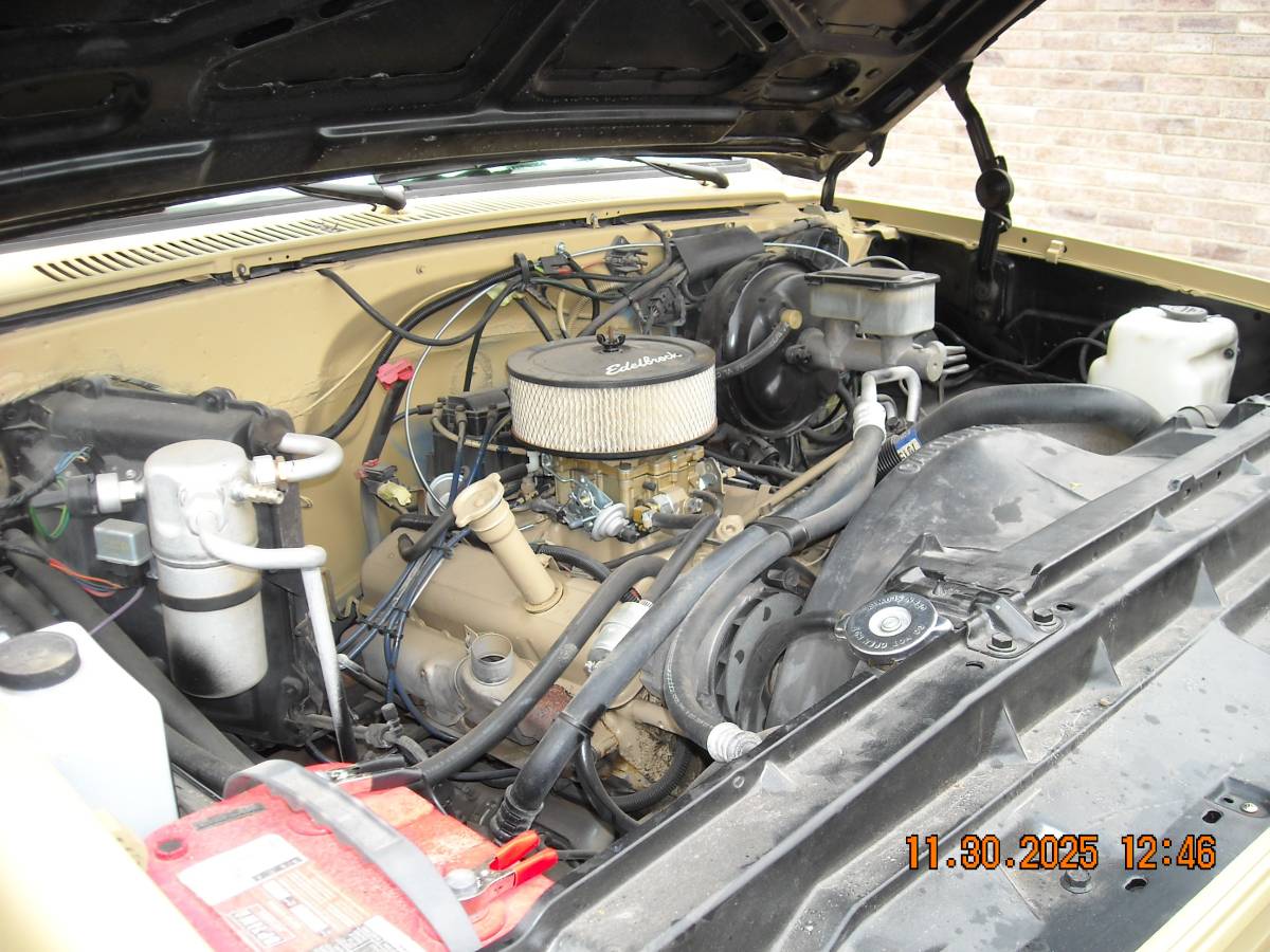 Suburban-4x4-1985-16