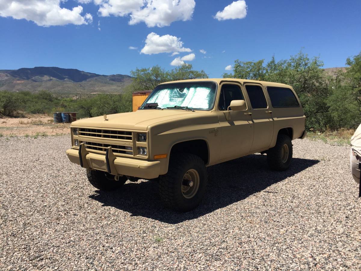 Suburban-4x4-1985-17