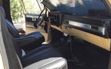 Suburban-4x4-1985-19