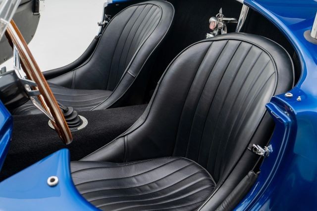 Superformance-1965-Convertible-10