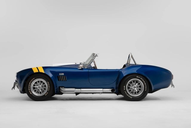 Superformance-1965-Convertible-4