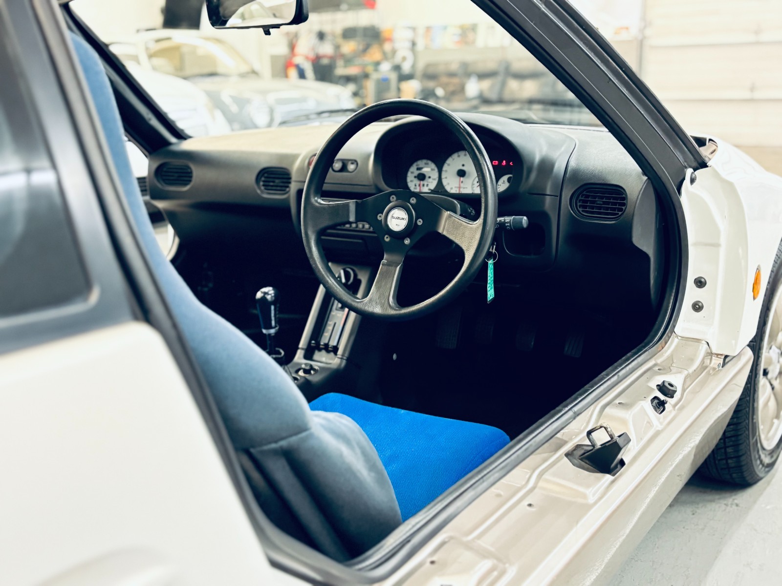 Suzuki-Cara-1994-Coupe-21