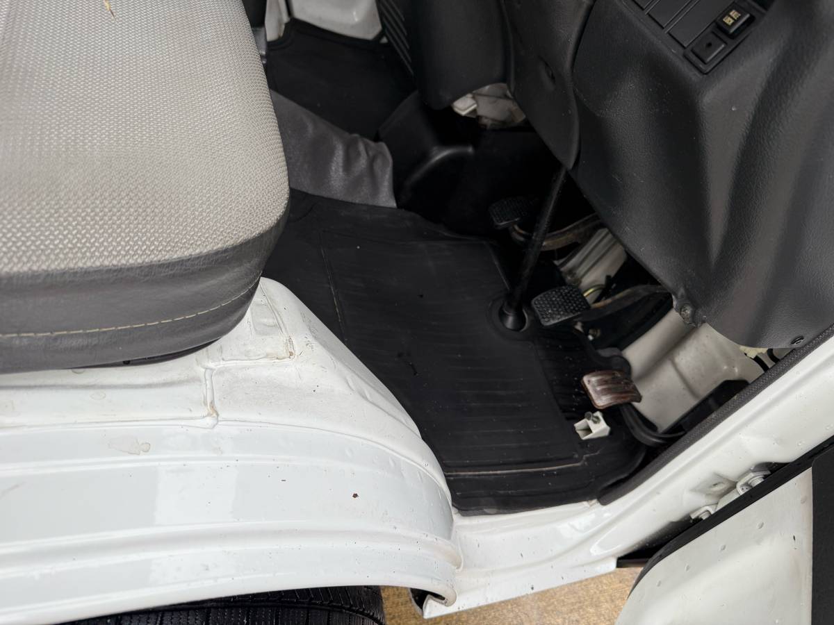 Suzuki-carry-4wd-1994-white-11