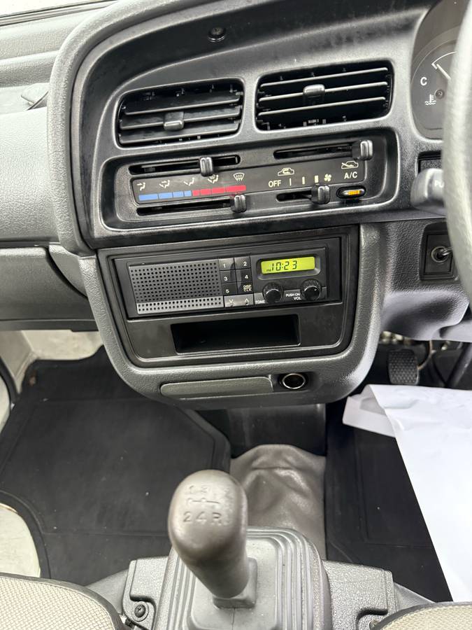 Suzuki-carry-4wd-1994-white-13