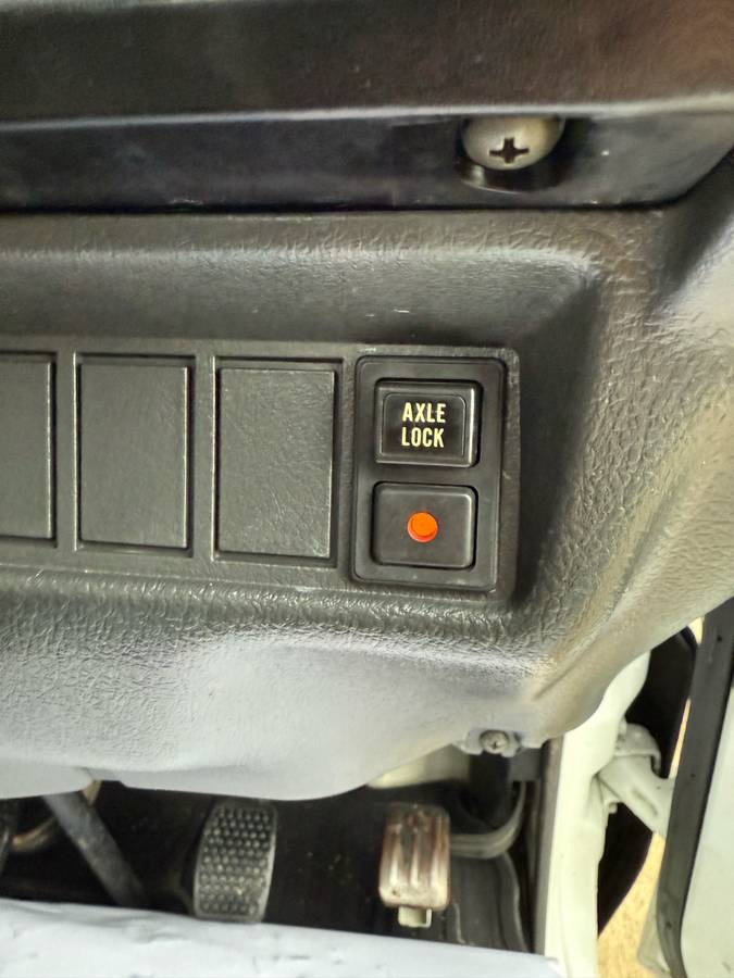 Suzuki-carry-4wd-1994-white-8