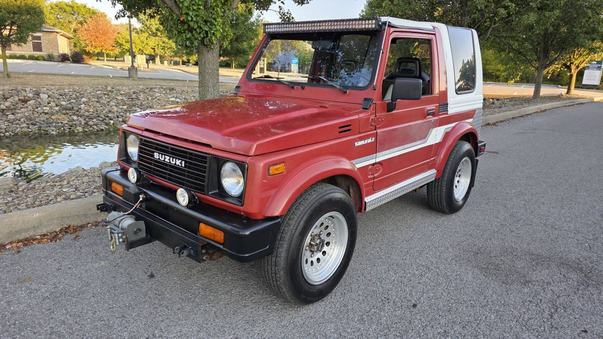 Suzuki-samurai-1986-red-1