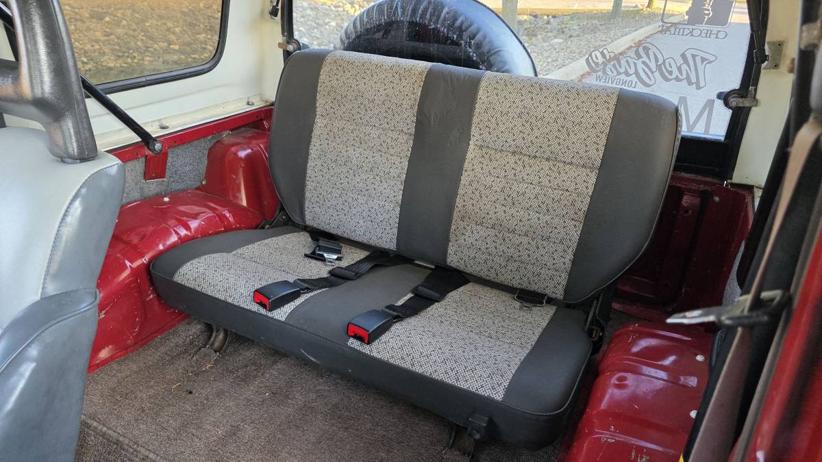 Suzuki-samurai-1986-red-14