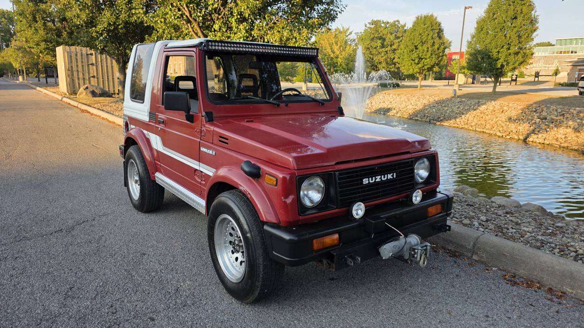 Suzuki-samurai-1986-red-2