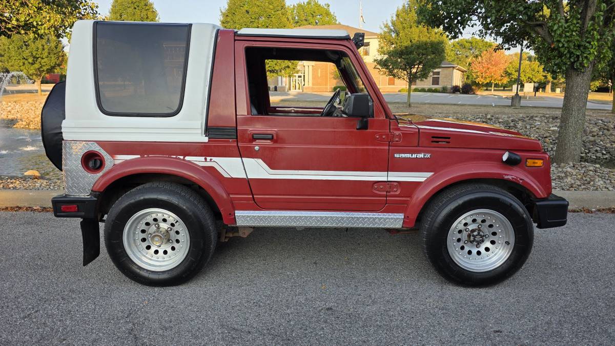Suzuki-samurai-1986-red-3