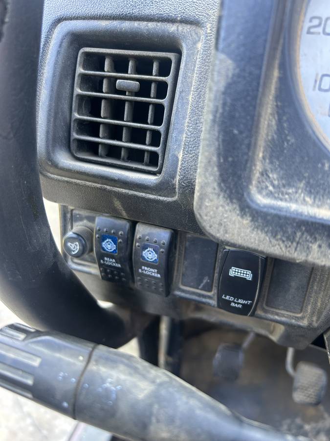 Suzuki-samurai-1988-16