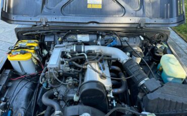 Suzuki-samurai-1988-grey-1