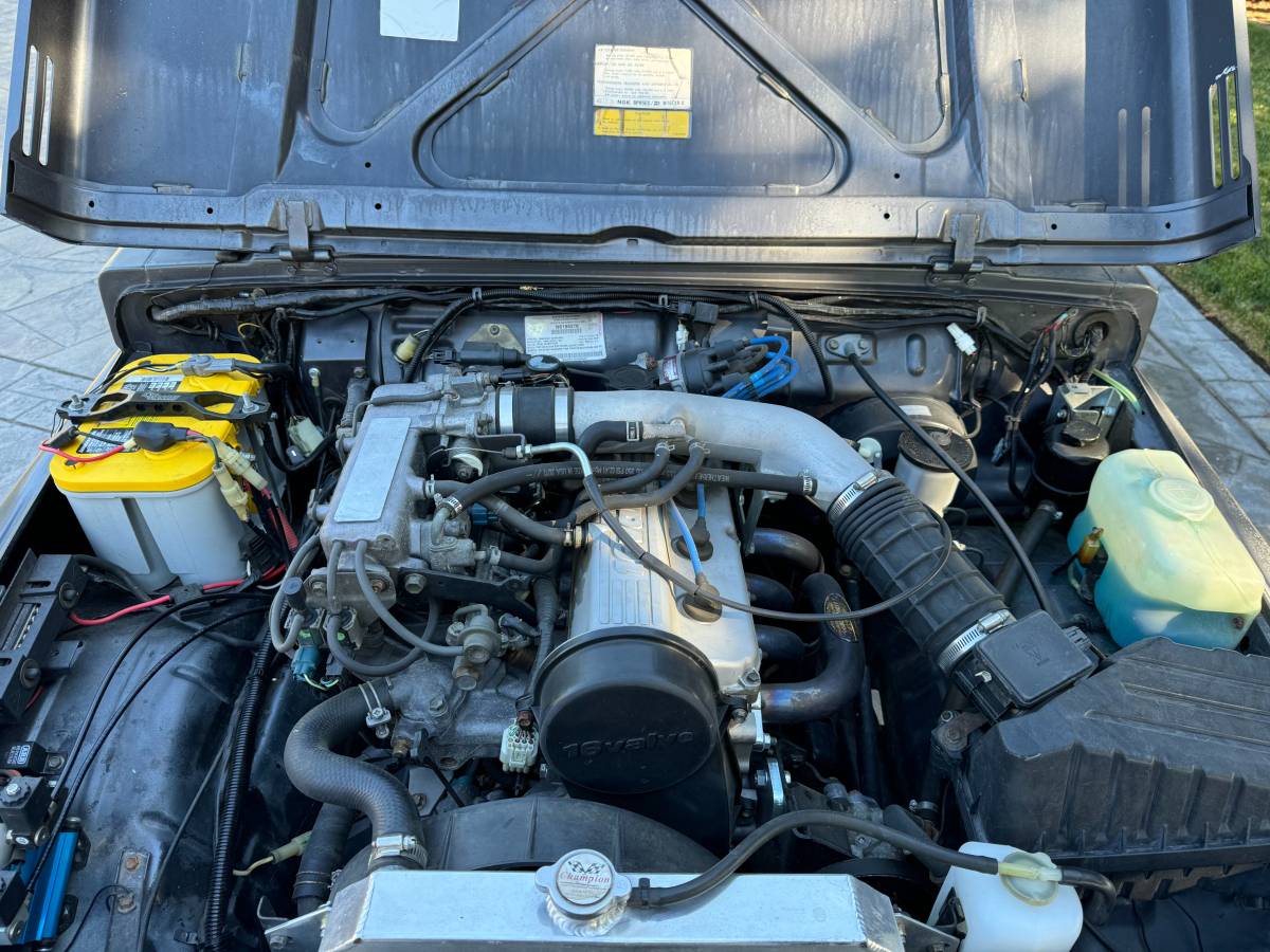 Suzuki-samurai-1988-grey-1