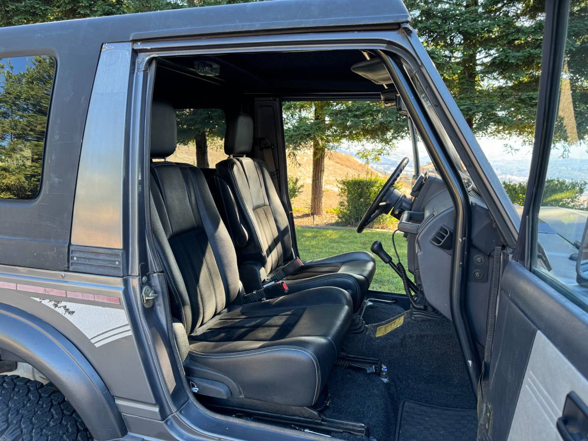 Suzuki-samurai-1988-grey-12