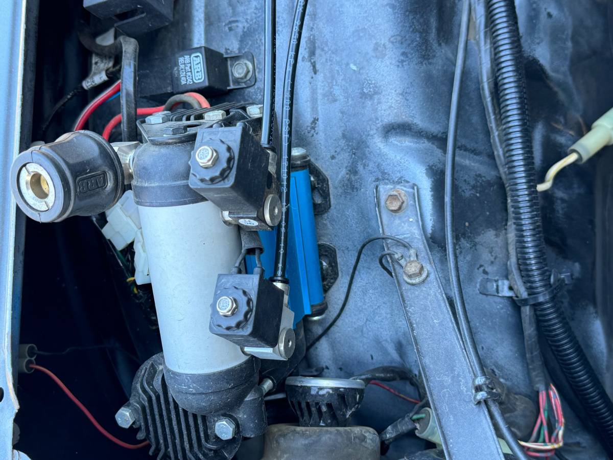 Suzuki-samurai-1988-grey-18