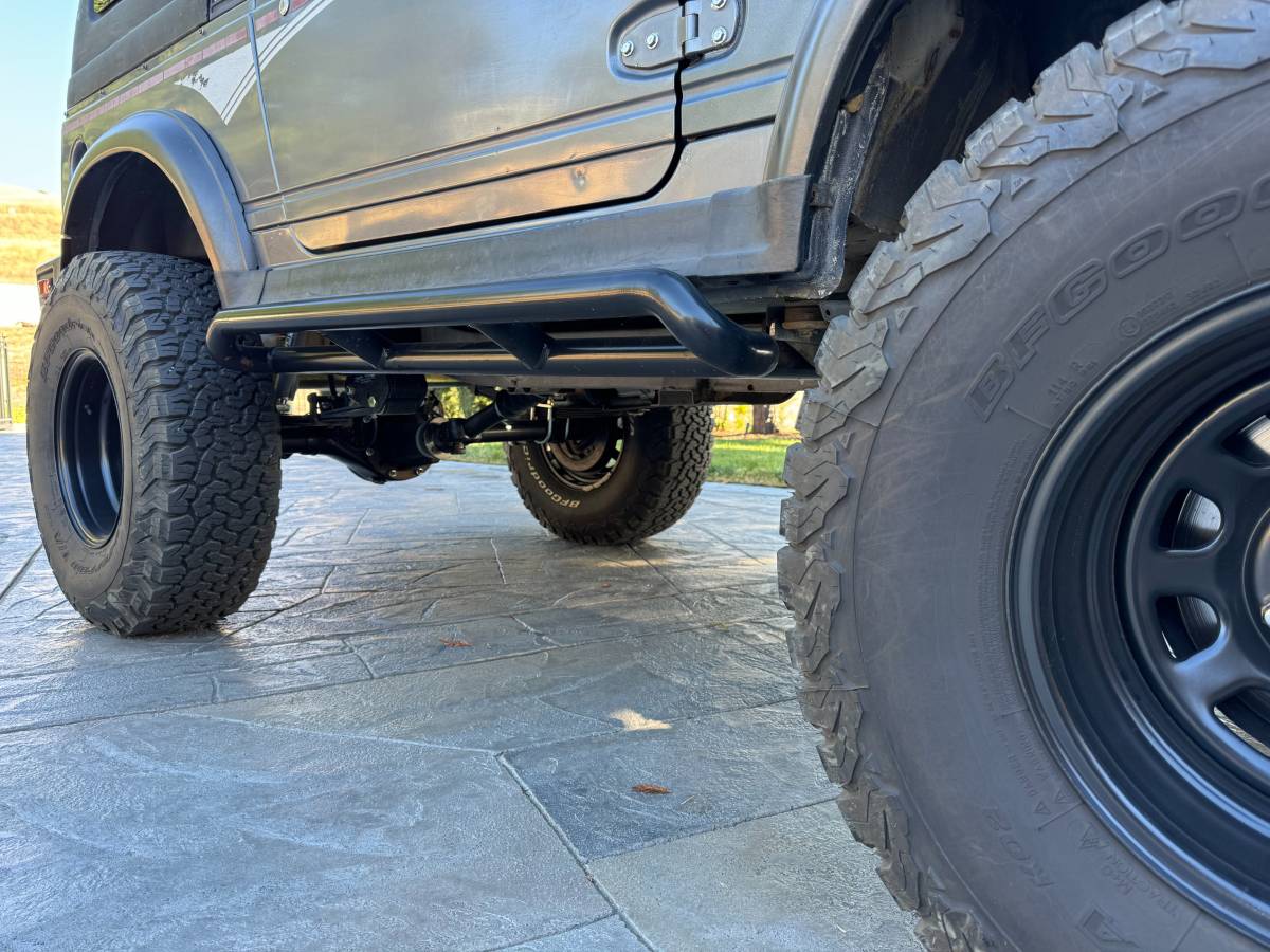 Suzuki-samurai-1988-grey-19