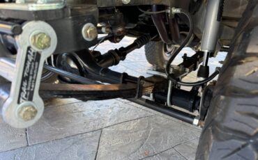 Suzuki-samurai-1988-grey-20