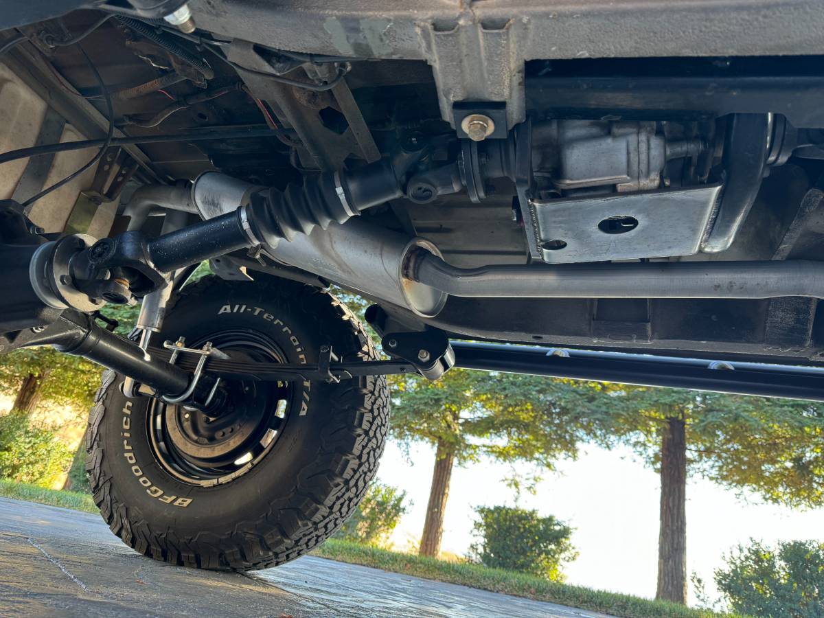 Suzuki-samurai-1988-grey-23