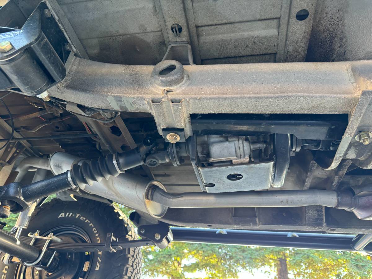 Suzuki-samurai-1988-grey-3