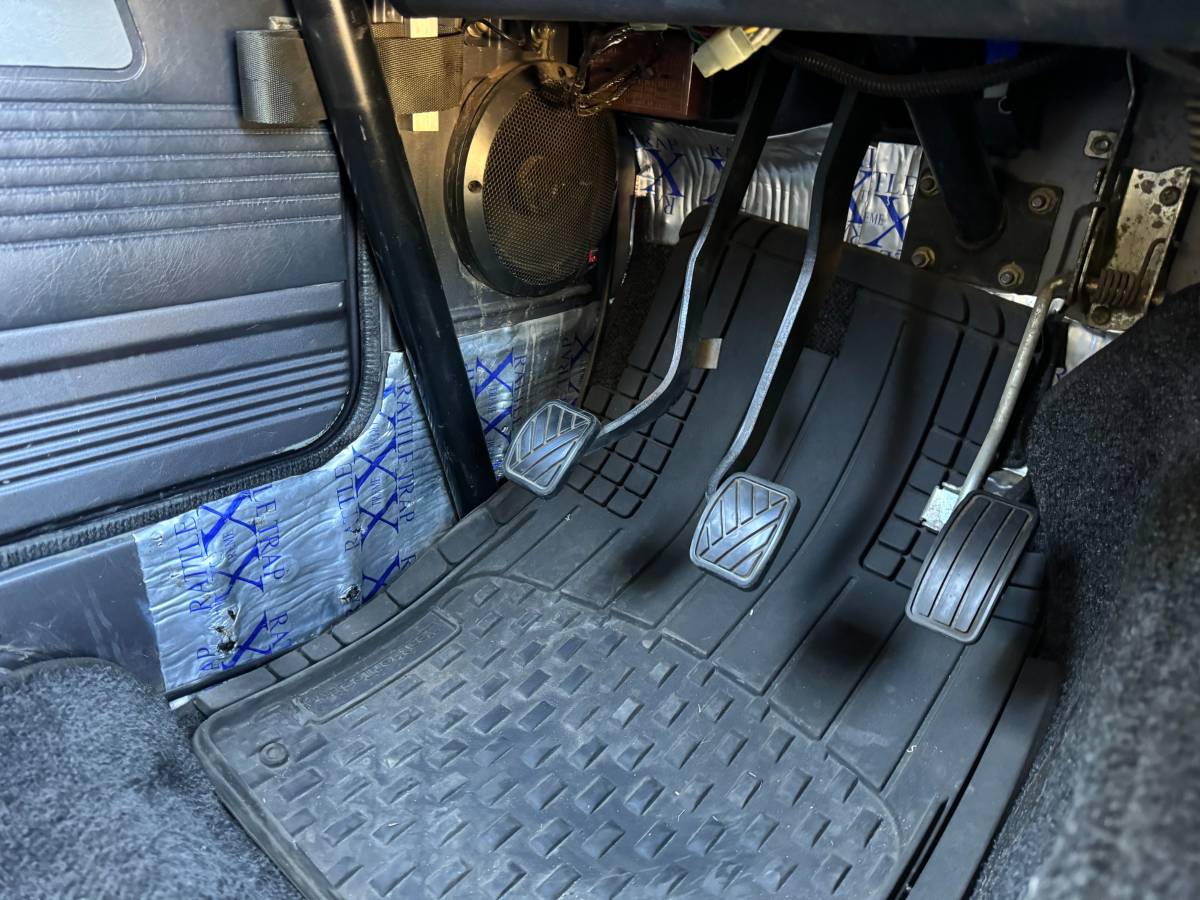 Suzuki-samurai-1988-grey-4