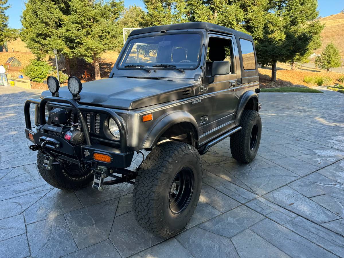 Suzuki-samurai-1988-grey-6