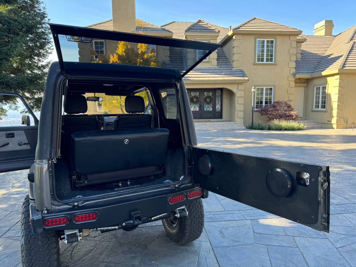 Suzuki-samurai-1988-grey-7