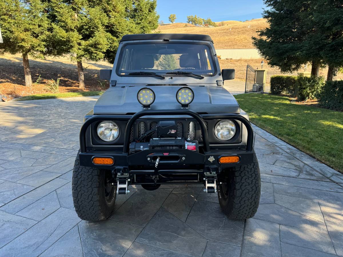 Suzuki-samurai-1988-grey-8