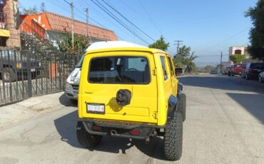 Suzuki-samurai-1988-yellow-1