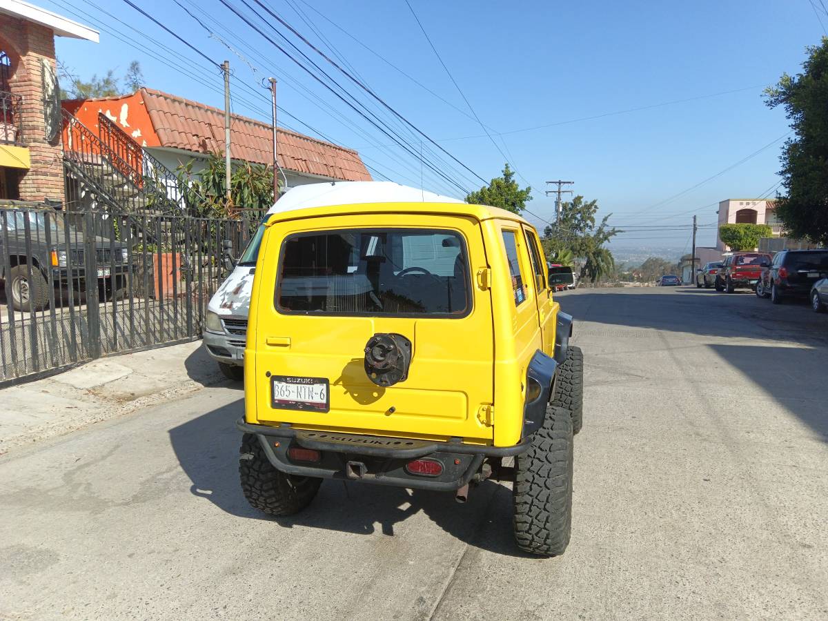 Suzuki-samurai-1988-yellow-1