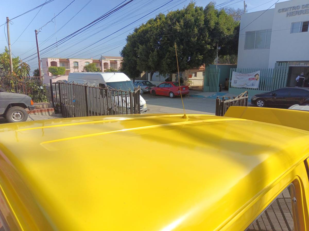 Suzuki-samurai-1988-yellow-16