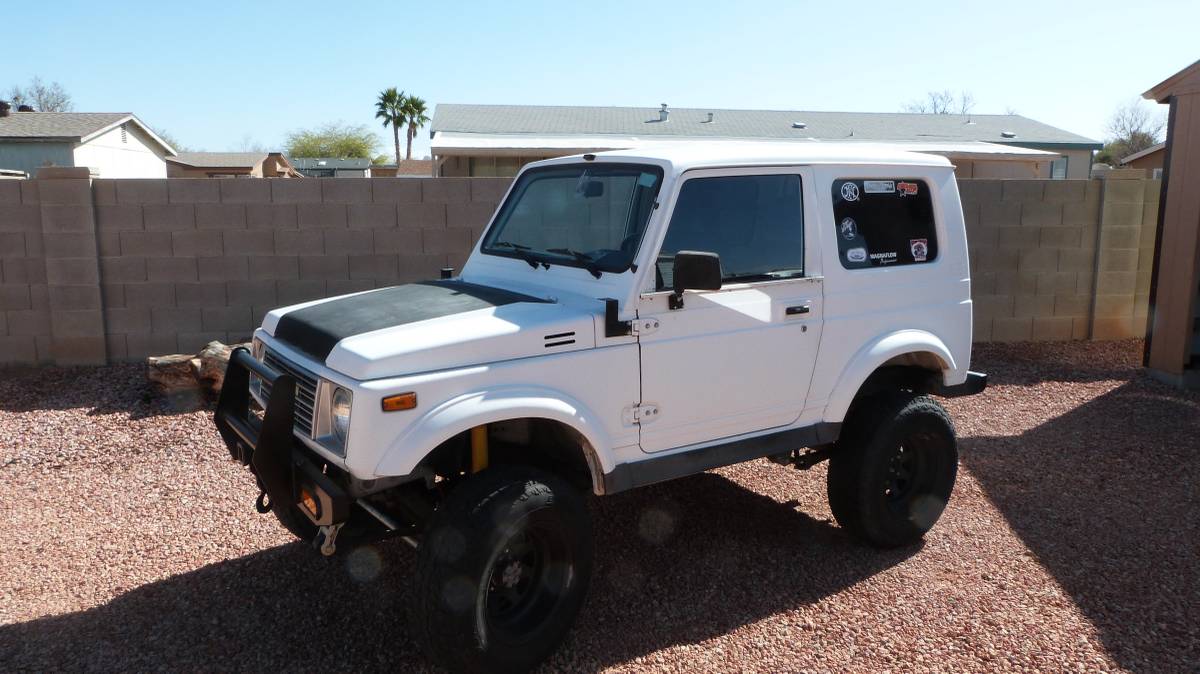 Suzuki-samurai-tin-top-1986-white