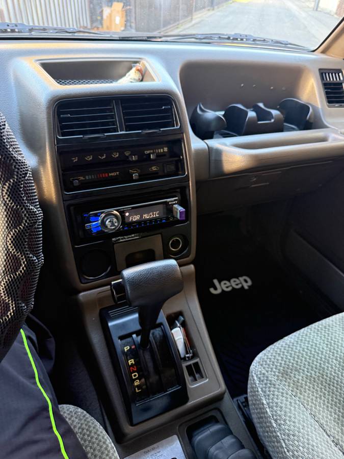 Suzuki-sidekick-1989-red-10