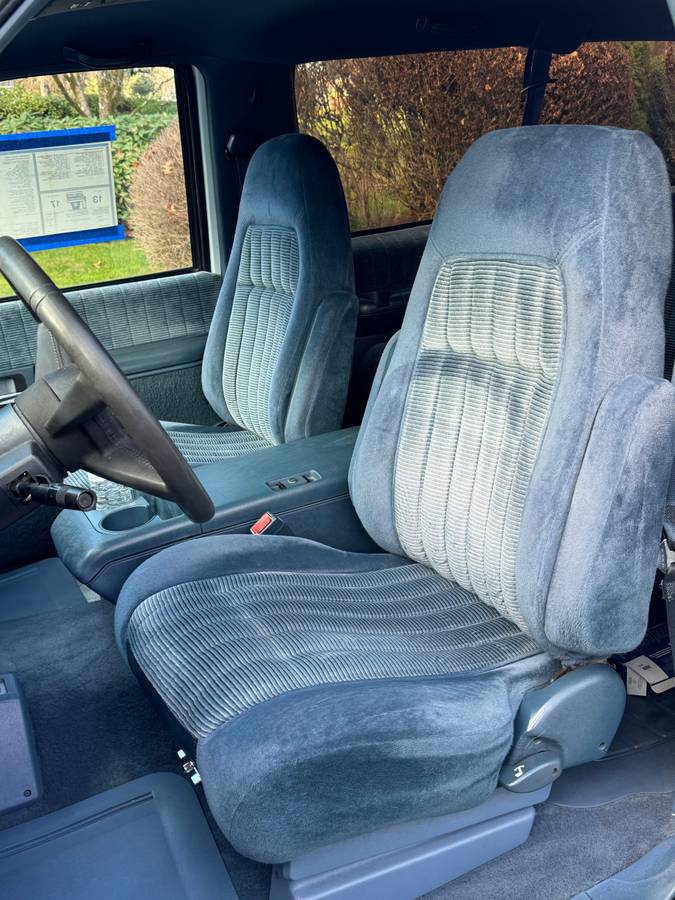 Tahoe-2-door-1992-white-1