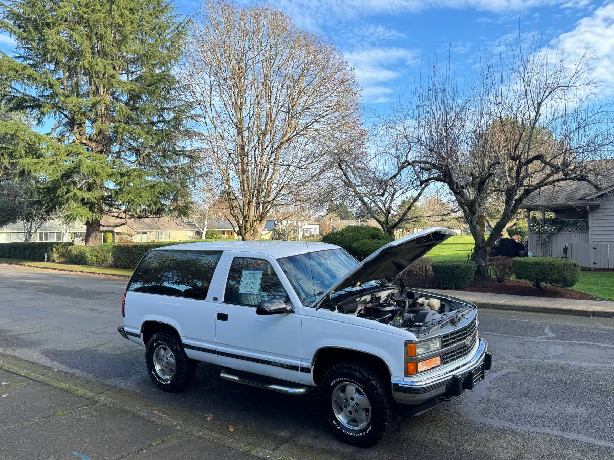 Tahoe-2-door-1992-white-11