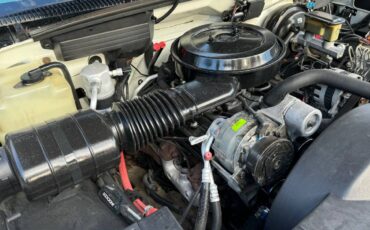 Tahoe-2-door-1992-white-12