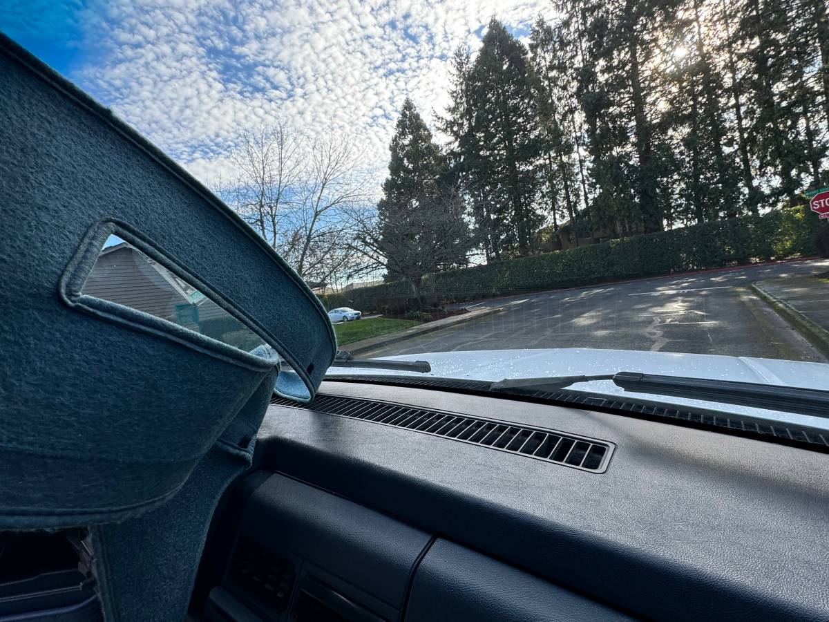 Tahoe-2-door-1992-white-20