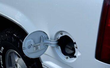 Tahoe-2-door-1992-white-8