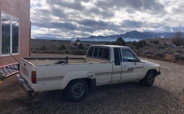 Toyota-22r-1986-yellow